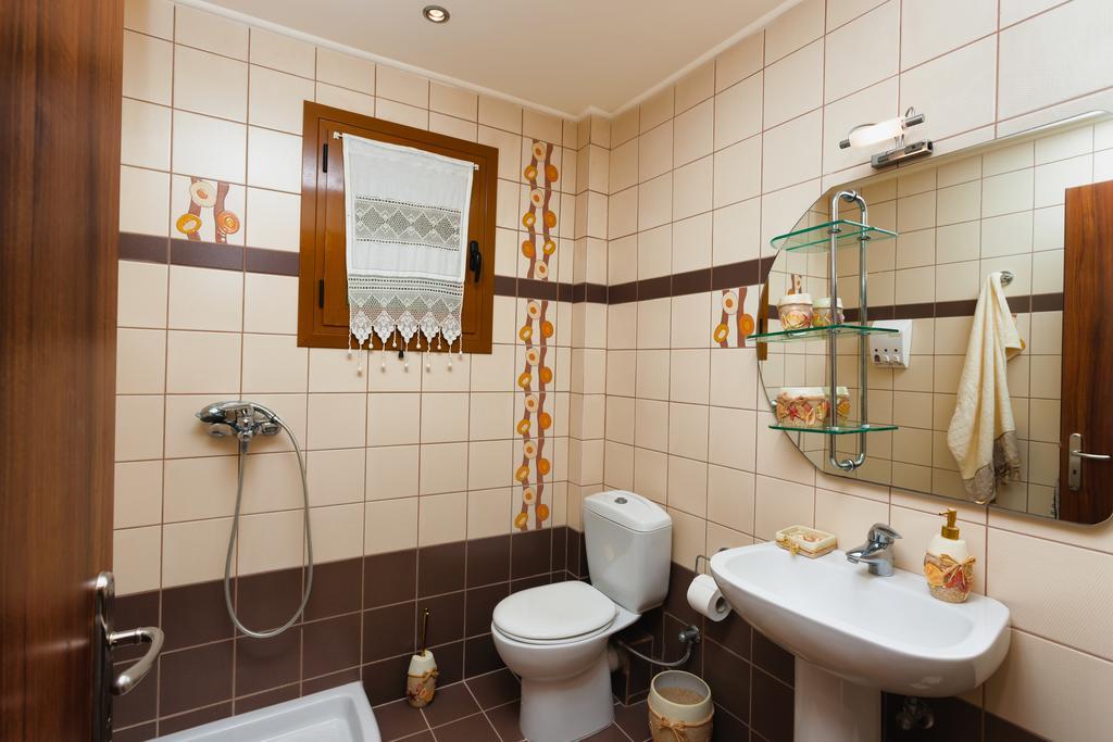 Villa Akros And Suites Keri Ngoại thất bức ảnh