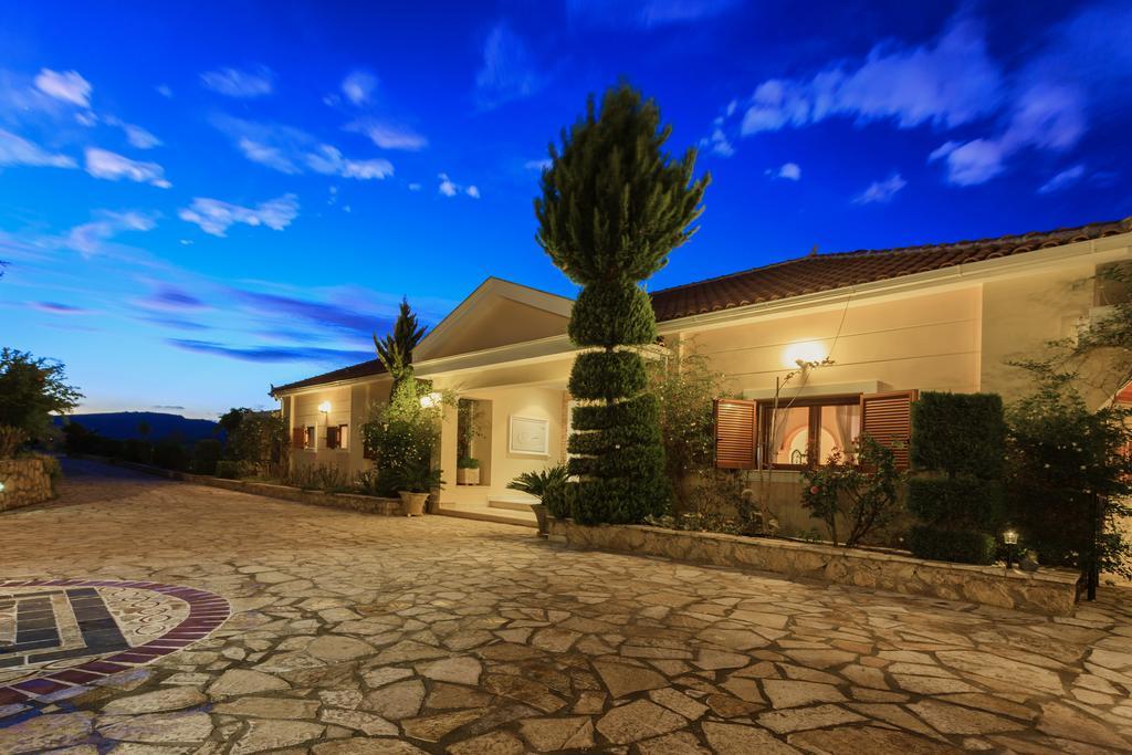 Villa Akros And Suites Keri Ngoại thất bức ảnh