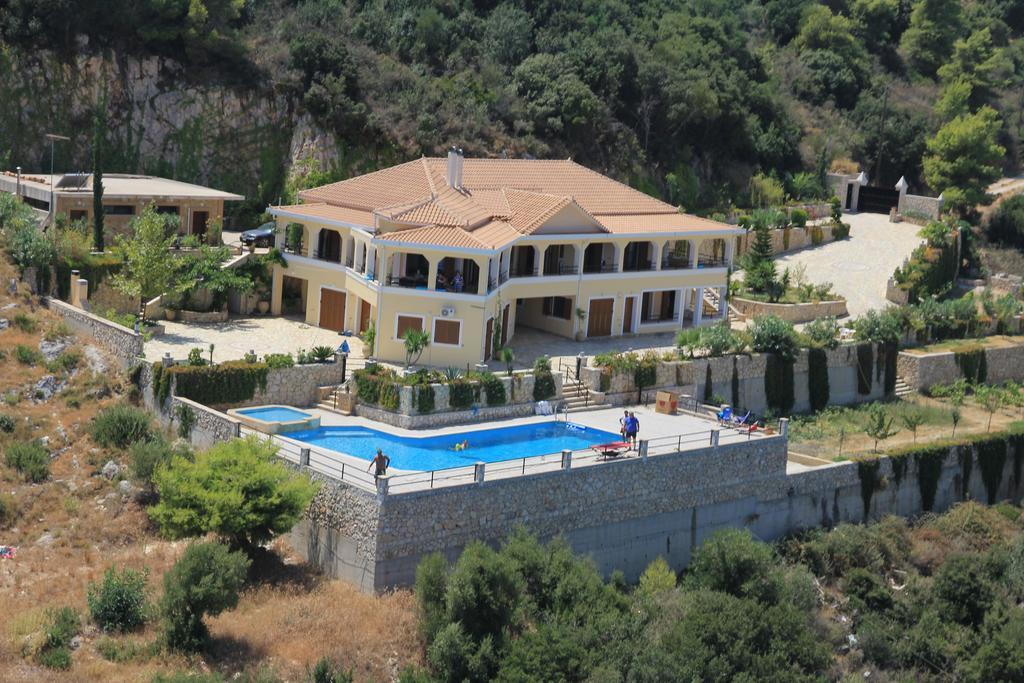 Villa Akros And Suites Keri Ngoại thất bức ảnh